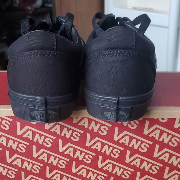 Vans - Picture 6 of 9